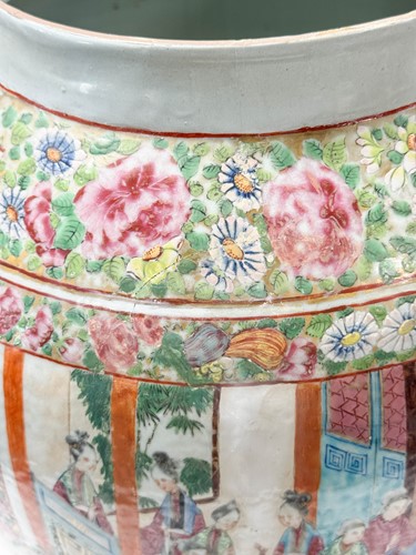 Lot 38 - A Chinese Canton large vase and cover, Qing Dynasty, 19th century
