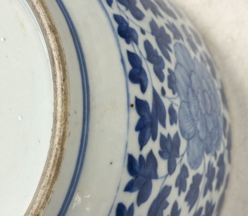 Lot 21 - A Chinese blue and white porcelain bowl, Qing Dynasty, 18th century