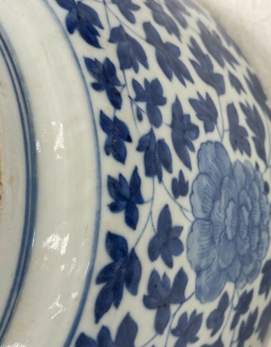 Lot 21 - A Chinese blue and white porcelain bowl, Qing Dynasty, 18th century