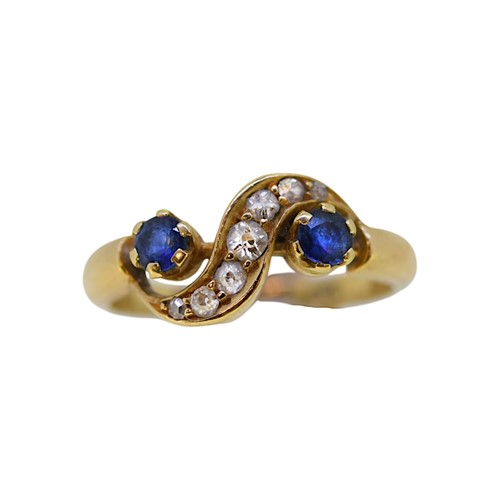 Lot 97 - An 18ct gold sapphire and diamond ring