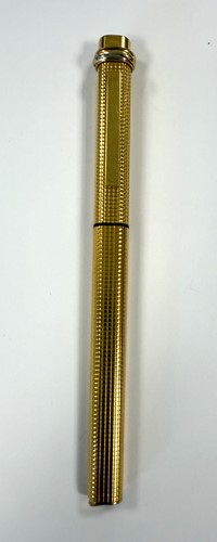 Lot 322 - Cartier - A 'Les Must de Cartier Trinity' gold-plated rollerball pen case