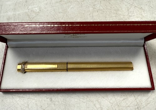 Lot 322 - Cartier - A 'Les Must de Cartier Trinity' gold-plated rollerball pen case