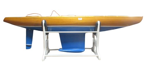 Lot 253 - A pond yacht rig, the body painted in blue...