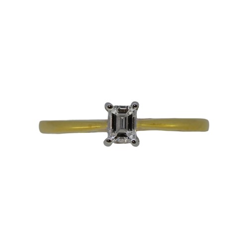 Lot 91 - An 18ct gold diamond solitaire ring