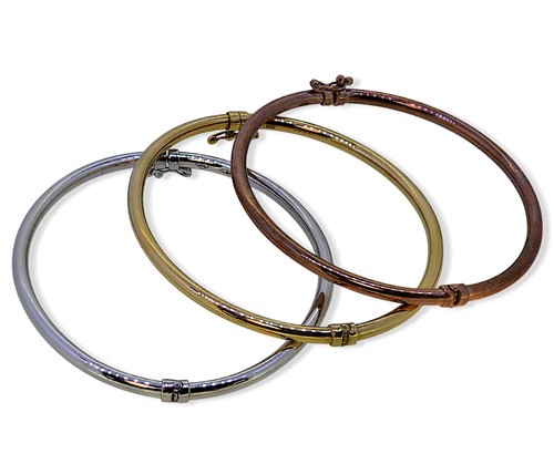 Lot 130 - Three 14ct gold bangles