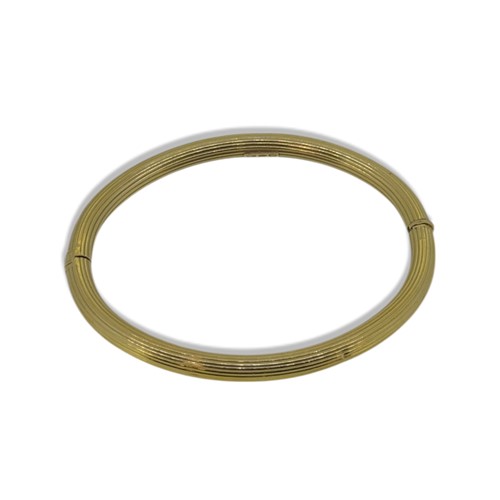 Lot 104 - A hinged bangle