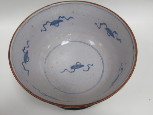 Lot 20 - An 18th century Delft blue and white bowl, on...