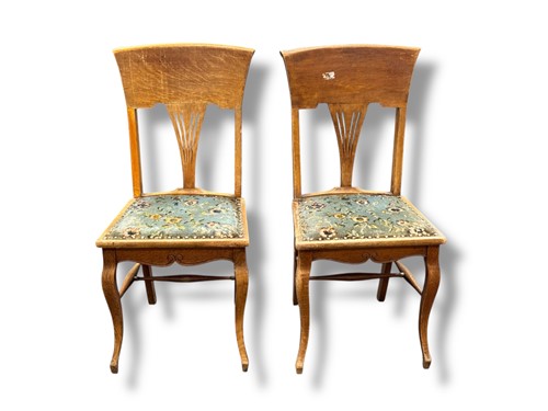 Lot 532 - A pair of early 20th Century oak bedroom...