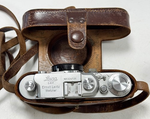 Lot 596 - A Leica III camera, 1939, serial no. 324725