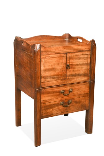 Lot 387 - A George III mahogany tray-top night cupboard