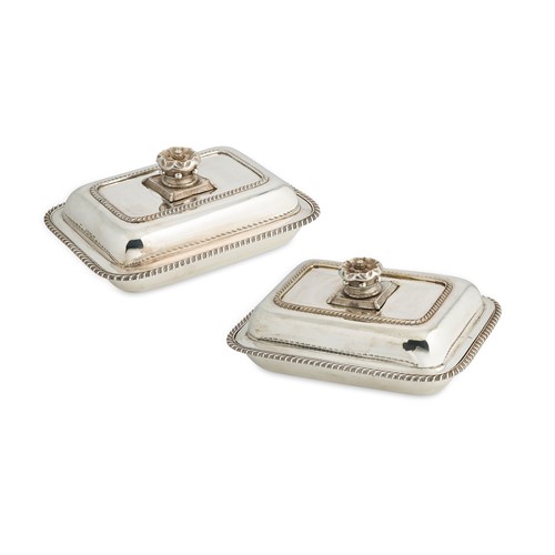 Lot 483 - Dublin – A pair of early 19th century entrée dishes and covers