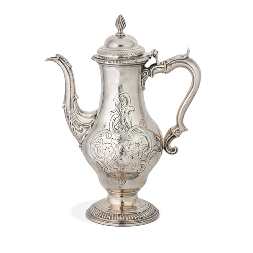 Lot 386 - A George III 18th century silver coffee pot