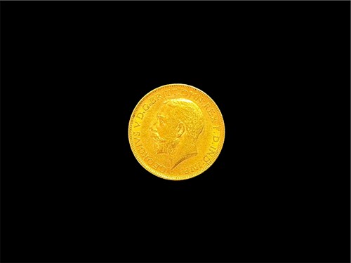 Lot 175 - A 'King's Head' sovereign