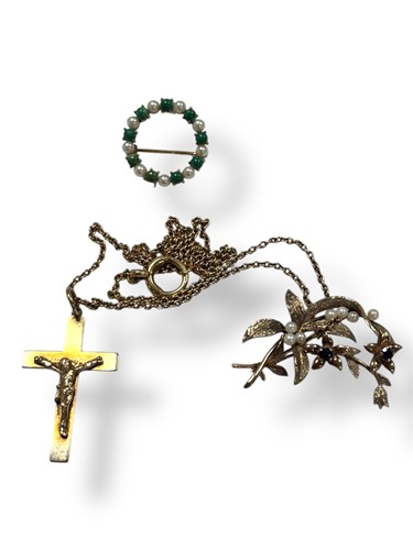 Lot 315 - A Cropp and Farr 9ct gold brooch, together...