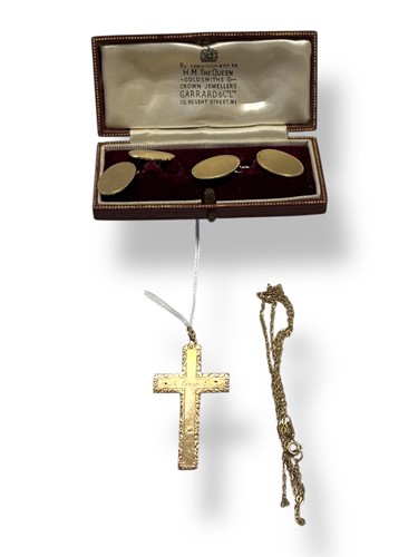 Lot 323 - A pair of hallmarked 9ct gold cufflinks,...
