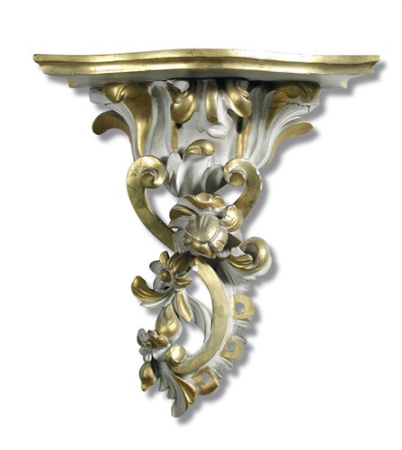 Lot 525 - A pair of parcel gilt carved wood wall brackets, 19th century