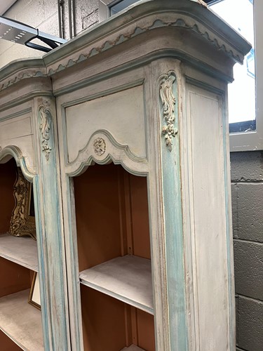 Lot 469 - A French provincial style painted breakfront bookcase
