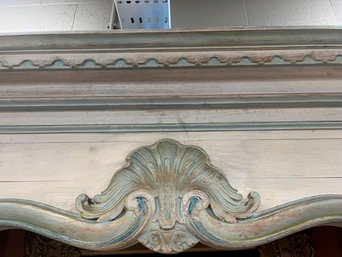 Lot 469 - A French provincial style painted breakfront bookcase