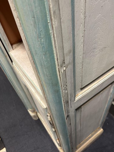 Lot 469 - A French provincial style painted breakfront bookcase