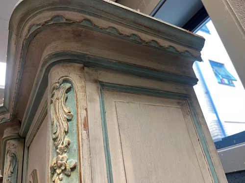 Lot 469 - A French provincial style painted breakfront bookcase