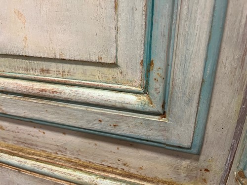 Lot 469 - A French provincial style painted breakfront bookcase