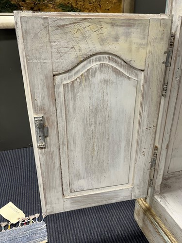 Lot 469 - A French provincial style painted breakfront bookcase