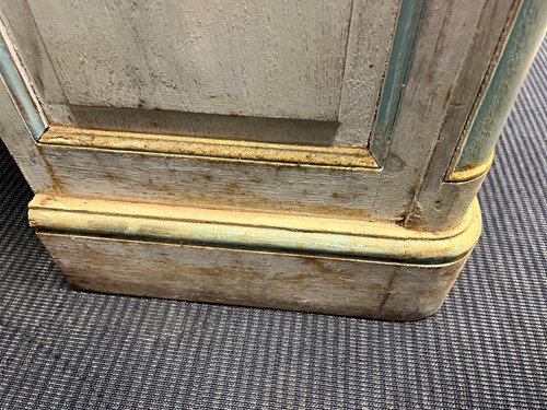 Lot 469 - A French provincial style painted breakfront bookcase