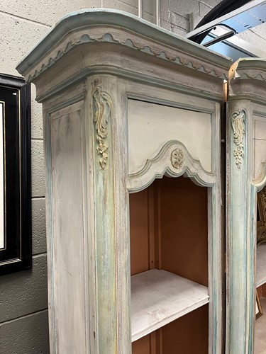 Lot 469 - A French provincial style painted breakfront bookcase