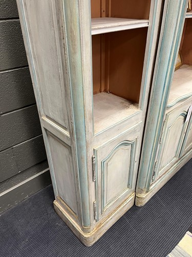 Lot 469 - A French provincial style painted breakfront bookcase