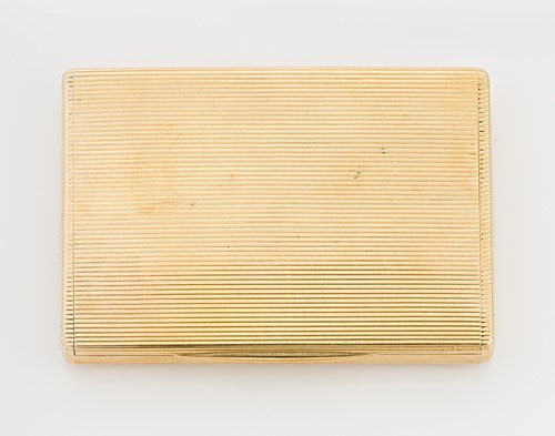 Lot 331 - A French metalwares 18ct gold pocket cigarette case