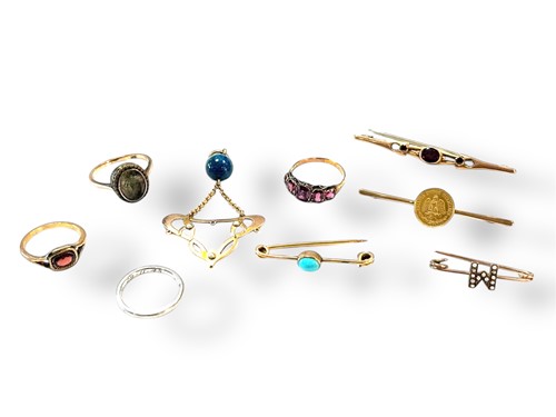 Lot 324 - Two gemset dress rings and a bar brooch, all...