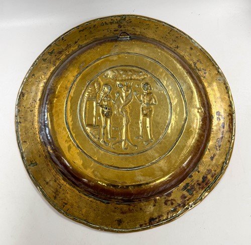 Lot 254 - A Nuremburg brass alms dish, 16th century