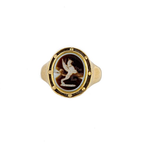 Lot 19 - An 18ct gold banded agate intaglio signet ring