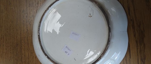 Lot 4 - Scalloped dish with gold anchor mark in the...