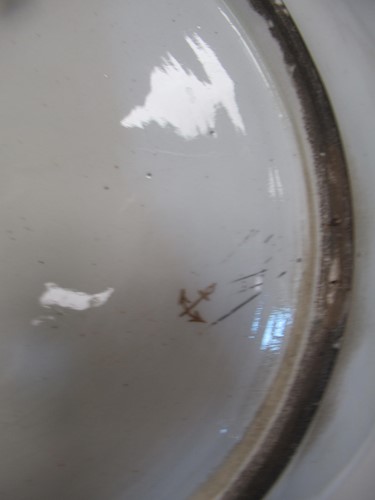 Lot 4 - Scalloped dish with gold anchor mark in the...