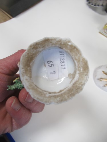Lot 4 - Scalloped dish with gold anchor mark in the...