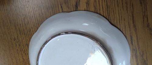 Lot 4 - Scalloped dish with gold anchor mark in the...