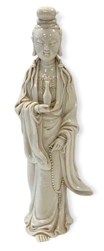 Lot 49 - A Chinese Dehua standing figure of Guanyin, Goddess of Mercy, 18th/19th century