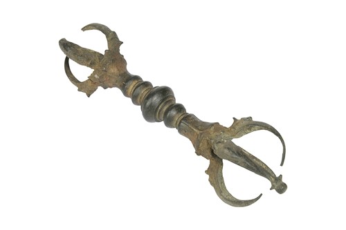 Lot 41 - A Javan bronze vajra, probably 8th-10th century