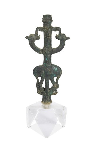 Lot 51 - An Ordos (Inner Mongolia, China) bronze fitting, possibly from a horse harness, 3rd/4th century BCE