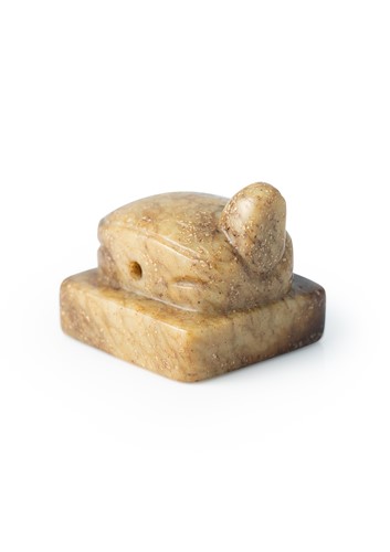 Lot 15 - A Chinese carved archaistic jade small tortoise seal, Song Dynasty (960-1279 AD)