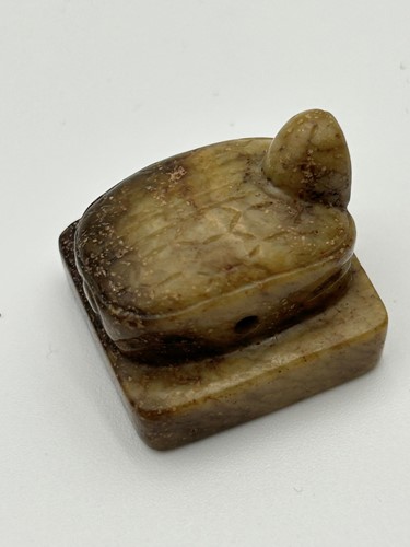 Lot 15 - A Chinese carved archaistic jade small tortoise seal, Song Dynasty (960-1279 AD)