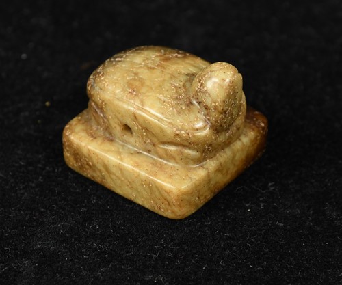 Lot 15 - A Chinese carved archaistic jade small tortoise seal, Song Dynasty (960-1279 AD)
