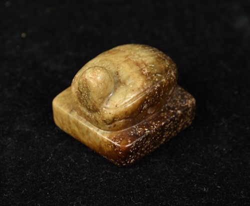 Lot 15 - A Chinese carved archaistic jade small tortoise seal, Song Dynasty (960-1279 AD)