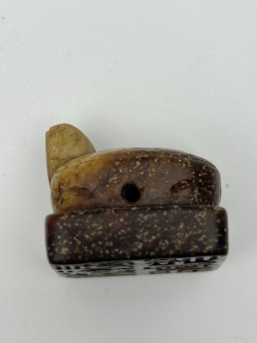 Lot 15 - A Chinese carved archaistic jade small tortoise seal, Song Dynasty (960-1279 AD)