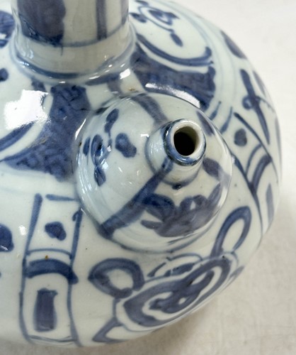 Lot 4 - A Chinese blue and white porcelain kendi, Ming Dynasty, Wanli Emperor (1572-1620)