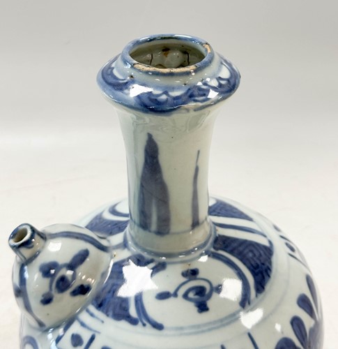 Lot 4 - A Chinese blue and white porcelain kendi, Ming Dynasty, Wanli Emperor (1572-1620)