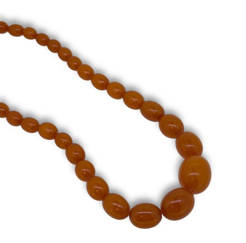 Lot 110 - An amber bead necklace