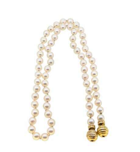 Lot 59 - A string of cultured pearls