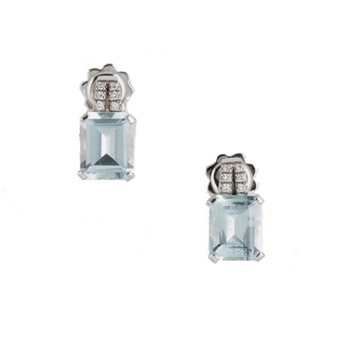 Lot 146 - A pair of aquamarine and diamond ear studs
